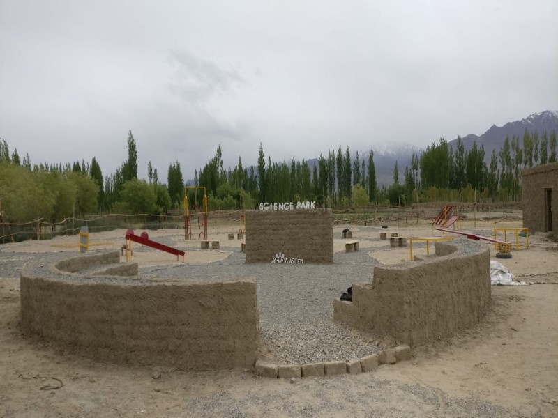 'Science Park' in ladakh by Social media fund | सोशल मीडियावरील निधी संकलनातून लडाख मध्ये उभ राहातयं ' सायन्स पार्क '