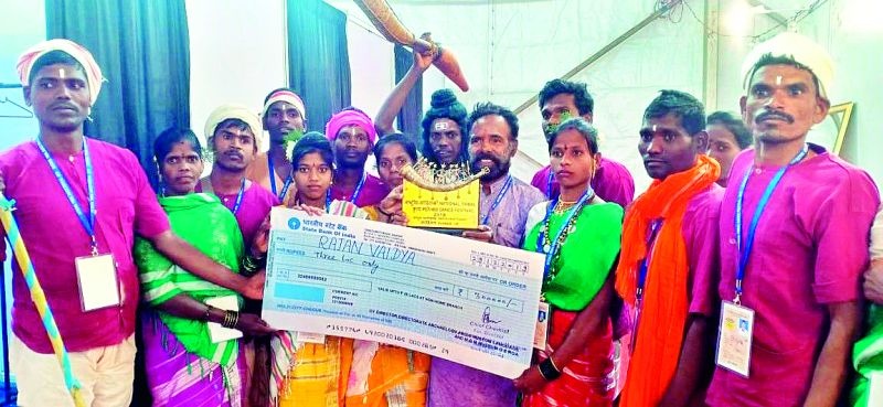 National Tribal Dance Festival: Chhattisgarh State Government Award to Dance Group of SCZC | राष्ट्रीय आदिवासी नृत्य महोत्सव : दमक्षेच्या नृत्य समूहांना छत्तीसगढ राज्य शासनाचा पुरस्कार
