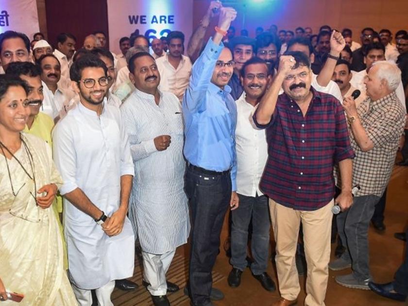 Maharashtra get 'Shirt In' CM! | महाराष्ट्राला मिळणार 'शर्ट इन' करणारे मुख्यमंत्री !