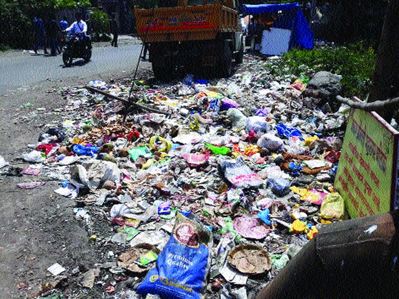 Delay in collection of waste by the contractor | कचरा उचलण्यात कंत्राटदाराकडून दिरंगाई, नगरसेवकाची आयुक्तांकडे तक्रार