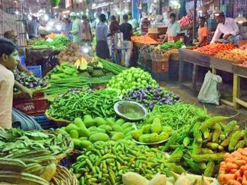 Fruit market on Holi and vegetable market on Dhulivandan; Arrival of 36 thousand boxes of mangoes; Sale of 1319 tonnes of vegetables | होळीला फळ मार्केट तर धूलिवंदनला भाजी मार्केट सुरू; ३६ हजार पेट्या आंब्याची आवक; १३१९ टन भाजीपाल्याची विक्री