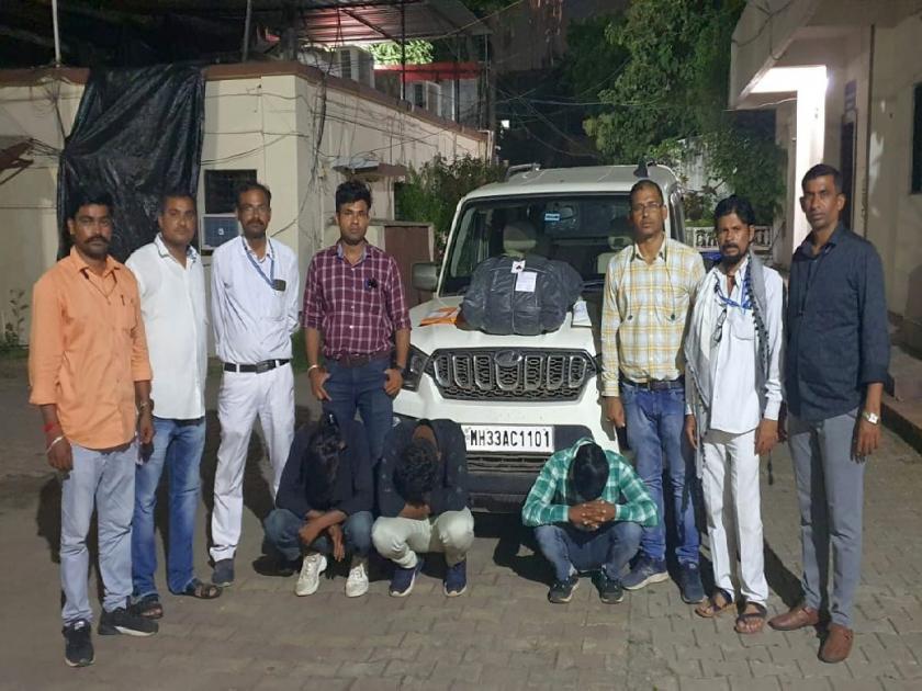 Three are chained while looking for customers to sell marijuana; 1.6 and a half lakh worth of goods seized including 5 kg of ganja | गांजा विक्रीसाठी ग्राहक शोधताना तिघांना बेड्या; पाच किलो गांजासह साडे १६ लाखांचा मुद्देमाल जप्त