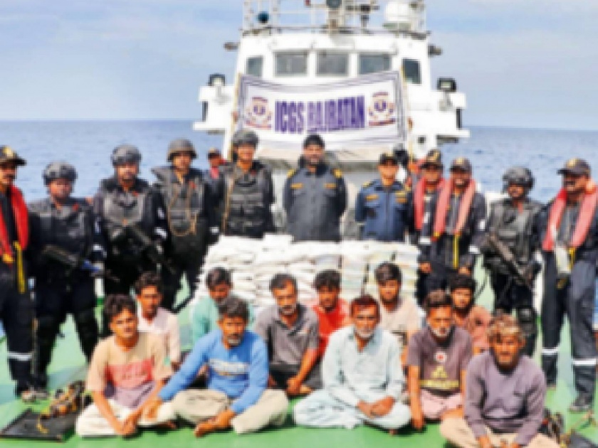 Drugs worth 600 crore seized from Pak boat at sea; Big action by Indian Coast Guard, ATS and NCB | भर समुद्रात पाकच्या बोटीवरून ६०० कोटींचे ड्रग्ज जप्त; भारतीय तटरक्षक दल, एटीएस व एनसीबीची मोठी कारवाई