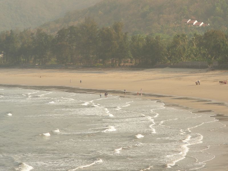 A grant of Rs 1.65 crore for tourists' safety on Konkan coast | कोकण किनाऱ्यावर पर्यटक सुरक्षेसाठी एक कोटी ६६ लाखांचा निधी मंजूर