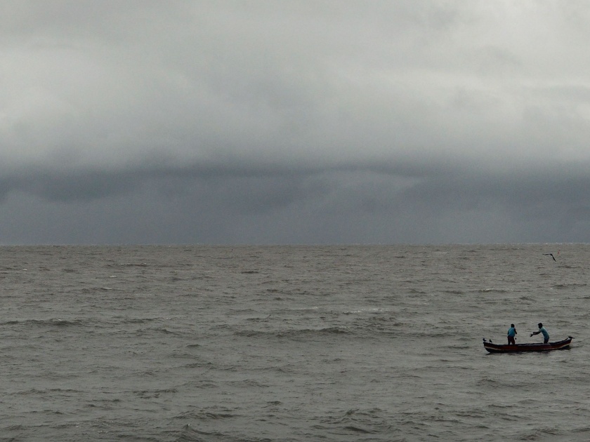 'Okhi' at 185 hrs, fishermen threaten to go to sea | ‘ओख्खी’ ताशी १८५ वेगाने, मच्छिमारांनी समुद्रात जाणे धोक्याचे
