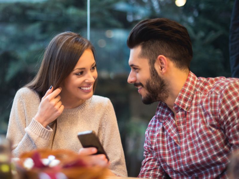 Things to talk about on your second date | पहिली डेट झाली असेल चांगली तर दुसऱ्या डेटची अशी करा तयारी!