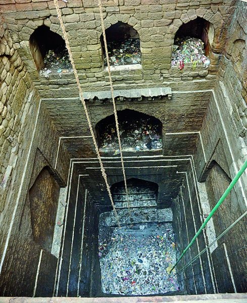 Secret door found in the well in Nagpur | नागपुरातील त्या विहिरीत सापडला गुप्त दरवाजा
