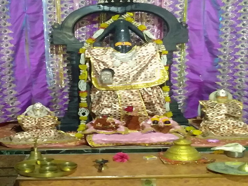 theft in Balaji temple at Sengaon | सेनगाव येथील बालाजी मंदिरात भरदिवसा चोरी 