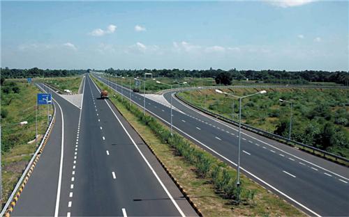 Konarknagar to Adgaon Service Road is still incomplete | कोणार्कनगर ते आडगाव सर्व्हिसरोड अद्यापही अपूर्ण