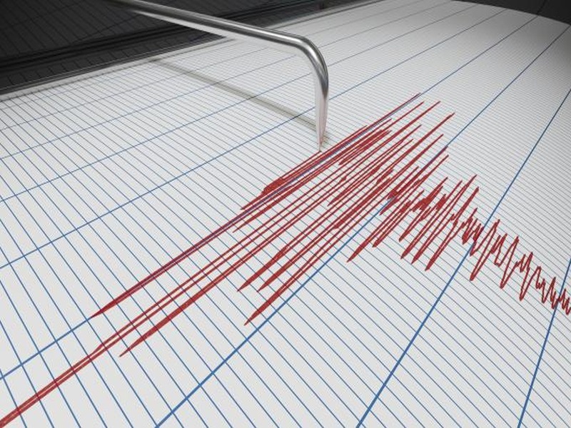 Earthquake shook in Peth taluka | पेठ तालुक्यात जाणवले भूकंपसदृश धक्के