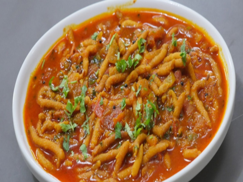Make a dhaba style Sev or Shev bhaji recipe in 10 minutes only | Shev Bhaji Recipe : १० मिनिटांत बनवा तेजतर्रार ढाबा स्टाईल शेवभाजी 