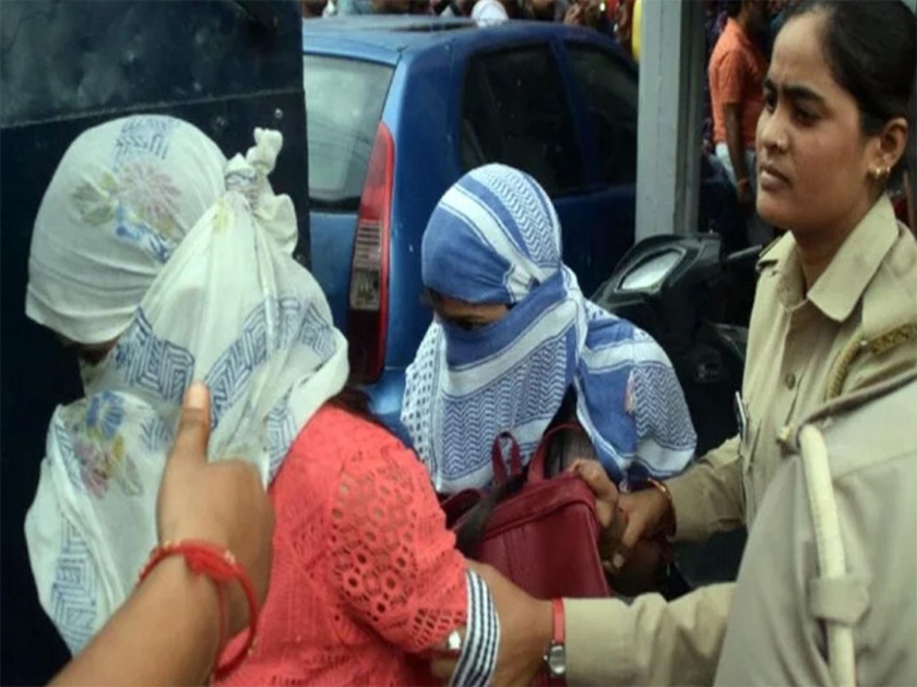  Police raids at three spa centers; 19 people arrested | तीन स्पा सेंटरवर पोलिसांच्या धाडी; १९ जणांना अटक 