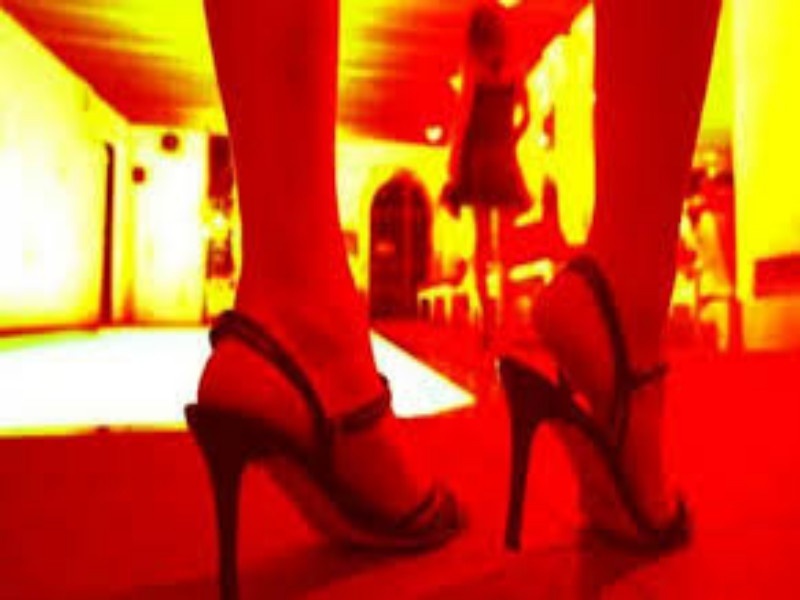 Agent arrested after releasing 4 girls brought for prostitution | वेश्यागमनासाठी आणलेल्या ४ मुलींची सुटका करून दलालास अटक 