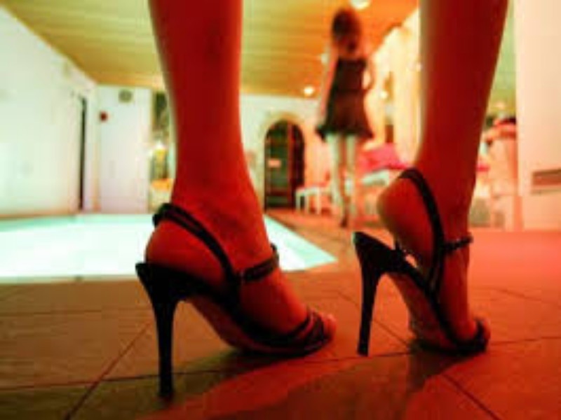 Police raid on 'spa' center; Ten women rescued from prostitution | वाकड परिसरातील 'स्पा' सेंटरवर पोलिसांचा छापा; दहा महिलांची वेश्या व्यवसायातून सुटका