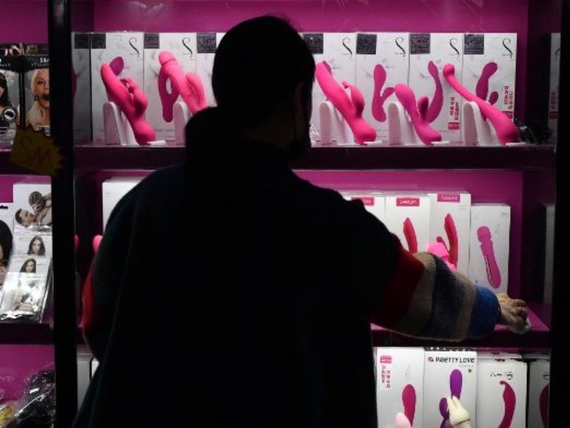 Online market of 'Sex Toys' in Pune city; The turnover is crores of rupees per year | पुणे शहरात 'सेक्स टॉईज' चा ऑनलाईन बाजार ; वर्षाकाठी होतेय कोट्यवधींची उलाढाल 
