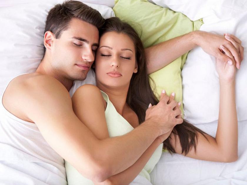 Trying to touch and perform sex in sleep must be suffering from Sexomnia | लैंगिक जीवन : झोपेतच असं काही होत असेल तर वेळीच व्हा सावध, नाही तर....