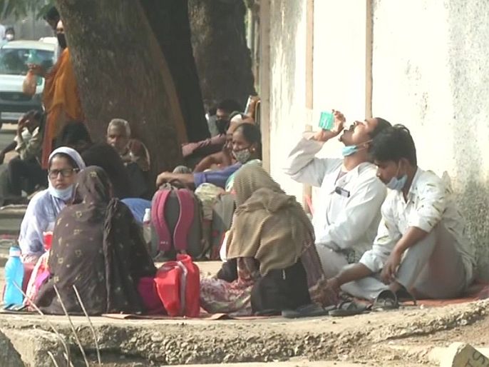 Corona virus cases surge in Nagpur, shortage of beds reported in some hospitals | Coronavirus Live update : धोका वाढला! कोरोनाचा हाहाकार; नागपूरात अनेक रुग्णालयांत बेड्सची कमतरता