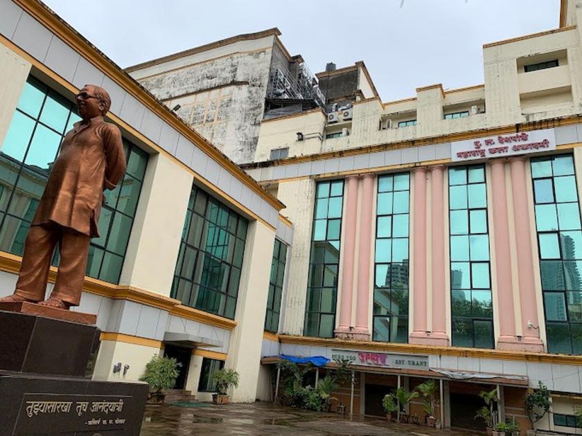P.L. Deshpande's statue will be replaced, a new amphitheater will be constructed | पु. ल. देशपांडेंच्या पुतळ्याची जागा बदलणार, नवीन अॅम्फी थिएटर उभारणार
