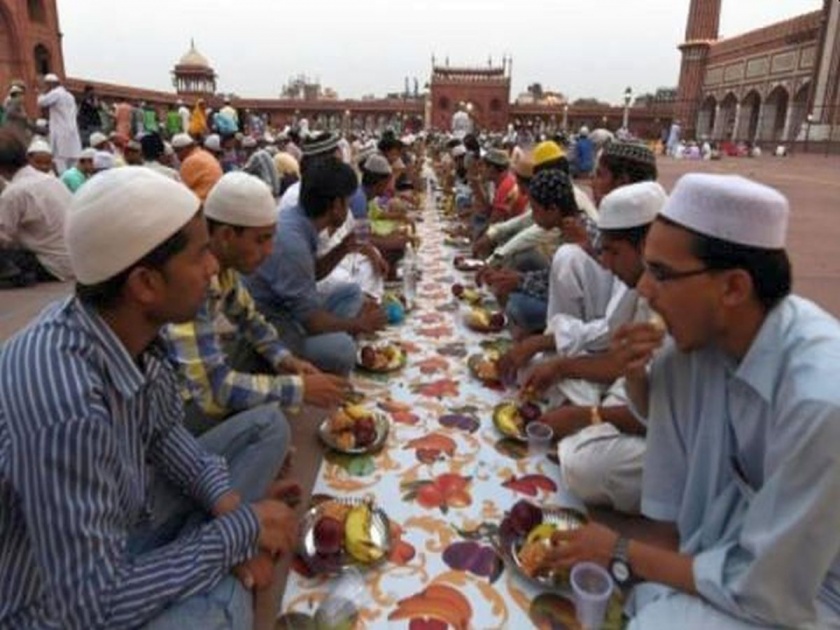 Ramadan Special! Even though the scorching heat is intense, Muslim brothers do 13 hours and 50 minutes of 'roja' without taking a sip of water | रमजान विशेष! उन्हाच्या झळा तीव्र तरी पाण्याचा घोट न घेता मुस्लीम बांधव करताहेत १३ तास ५० मिनिटांचा ‘रोजा’ 