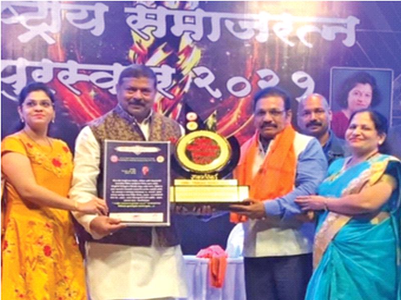 National Samajratna Award to Prasadbuwa Patil | प्रसादबुवा पाटील यांना राष्ट्रीय समाजरत्न पुरस्कार