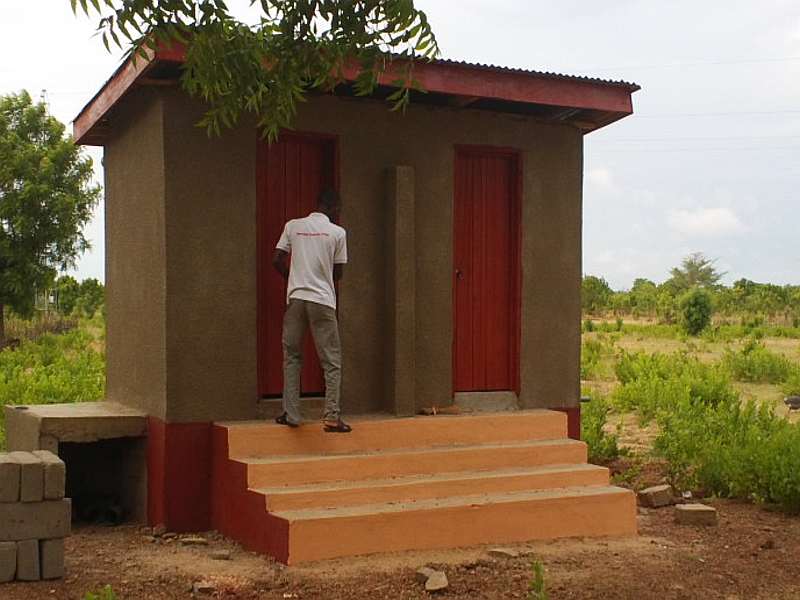'Never had toilets at home, now built 484 toilets in town, story of a osmanabad farmer boy | Toilet एक गावकथा, 'एकेकाळी घरी नव्हते शौचालय, आता गावात 484 टॉयलेट बांधून दिले'