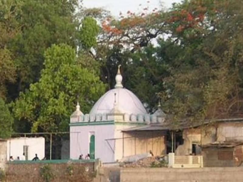 A case has been registered against 13 people including some members of Sheikh Salla Dargah Trust, who spread rumors through social media | सोशल मीडियामार्फत अफवा पसरवणाऱ्या शेख सल्ला दर्गाह ट्रस्टच्या काही जणांसह १३ जणांवर गुन्हा दाखल