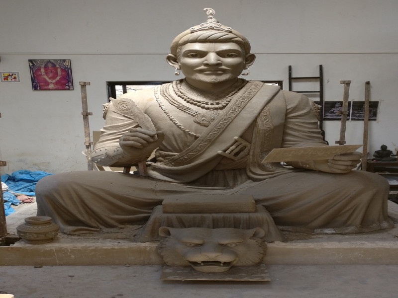 Chhatrapati Sambhaji Maharaj's knowledgeable statue in sambhaji park at pune | पुण्यातील '' या '' उद्यानामध्ये घडणार छत्रपती संभाजी महाराजांचे '' ज्ञानवंत '' दर्शन