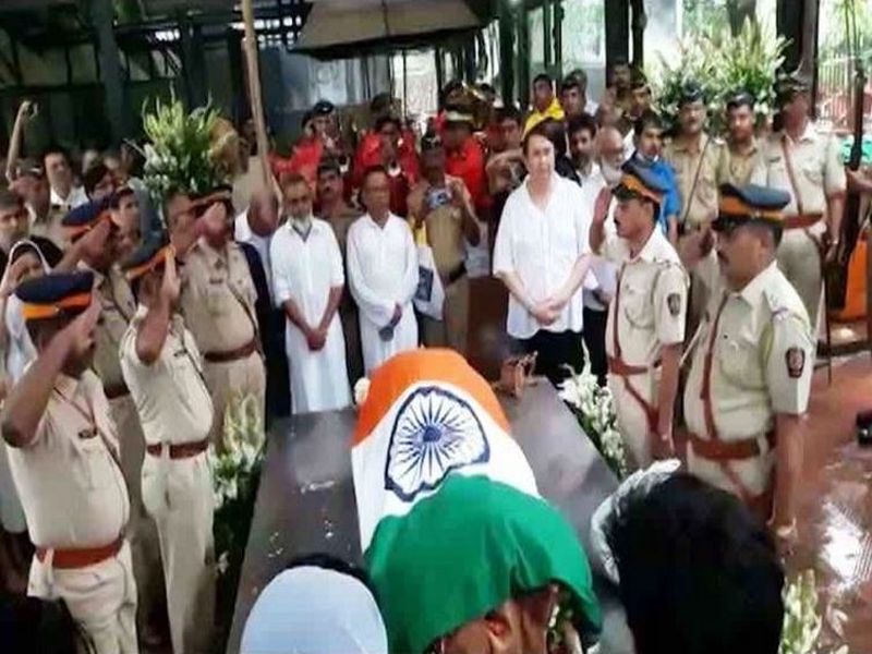 Goodbye Shashi Kapoorji! last rites ceremony on Shashi Kapoor at Santacruz crematorium | अलविदा ! शशी कपूर यांच्या पार्थिवावर शासकीय इतमामात अंत्यसंस्कार