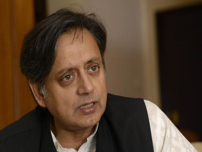 Do not think that Congress is over: Tharoor | काँग्रेस संपली असे समजू नका : थरूर