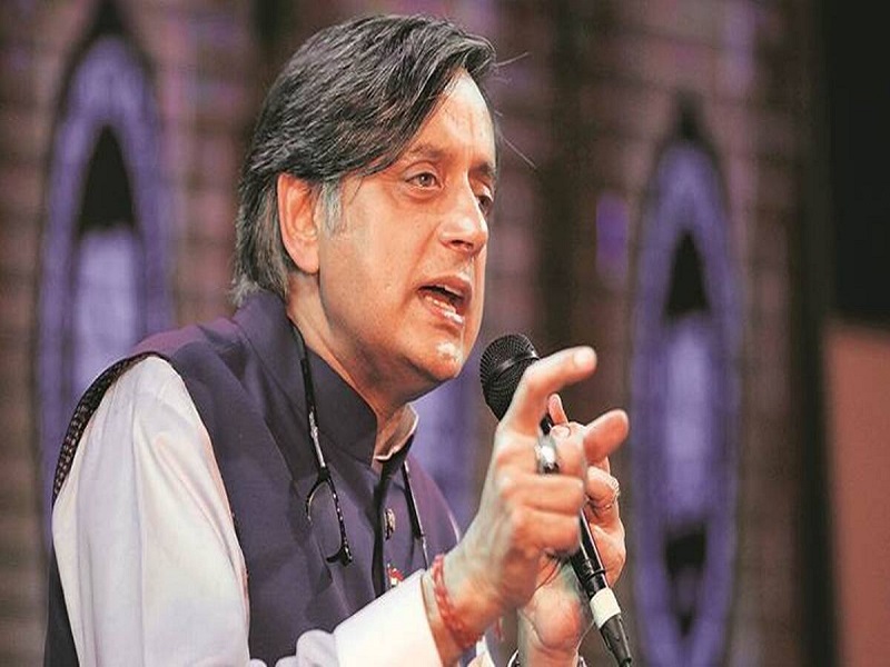 The Taliban include two Malayalam nationals, claims Congress leader Shashi Tharoor | तालिबानी सैन्यात दोन मल्याळम नागरिकांचा समावेश, काँग्रेस नेते शशी थरुर यांचा दावा