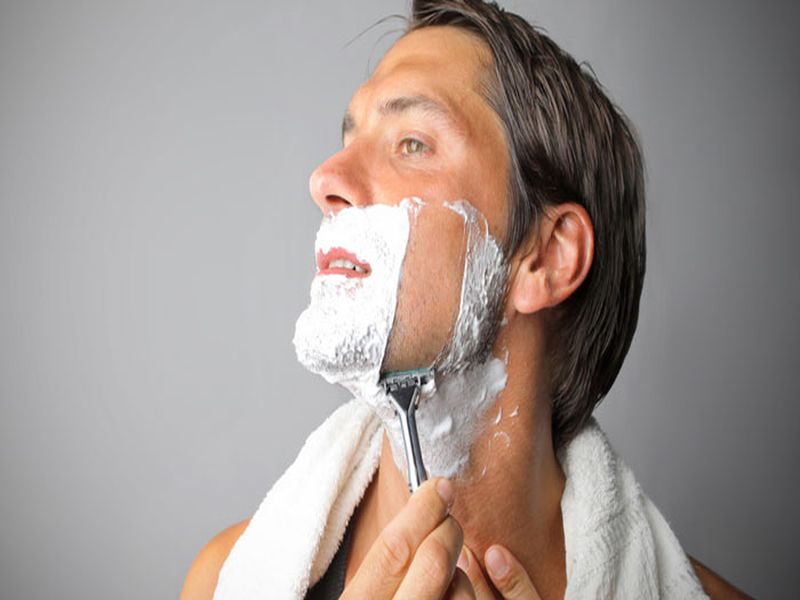 be careful dangerous illness can give your beard a razor | दाढी करण्यासाठी रेझर वापरताय? 'या' गोष्टींकडे दुर्लक्ष करू नका!