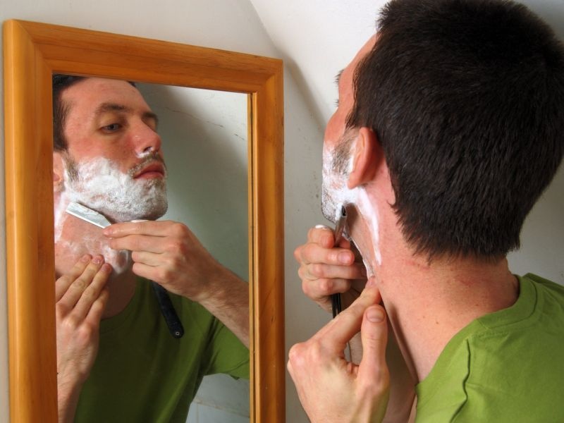 CoronaVirus Lockdown News: Beard-cutting at home for a month! | CoronaVirus Lockdown News: महिनाभर दाढी-कटिंग घरातच!