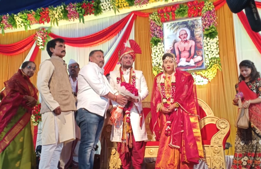 An inspirational and ideal wedding ceremony in Shegaon | शेगावात पार पडला प्रेरणादायी व आदर्श लग्न सोहळा