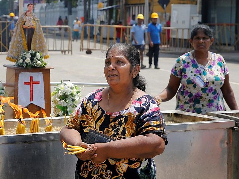 UP to 200 children in Sri Lanka lost family members in Easter bombings - report | घरातला 'कर्ता' गेला, 200 पेक्षा अधिक चिमुकल्यांनी गमावले कुटुंबातील सदस्य