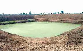 Only 1031 field lake completed in Akola district | शेततळ्यांचे ‘टार्गेट’ दूरच! ; अकोला जिल्ह्यात केवळ १०३१ कामे पूर्ण