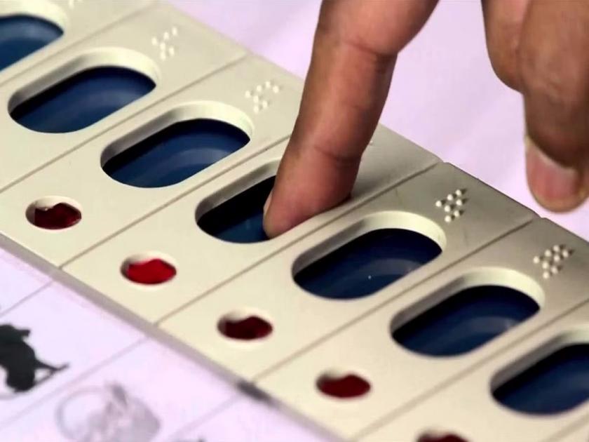 A case has been registered against one of them for making voting reels | मतदानाची रील्स बनविणे आले अंगाशी, एकावर गुन्हा दाखल