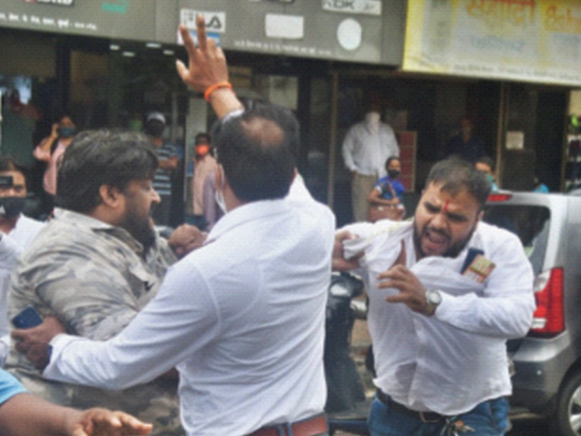 big clash at Shiv Sena Bhavan area; Shiv Sena-BJP workers clash over Ram Mandir land scam | शिवसेना भवन परिसरात जोरदार राडा; राम मंदिर जमीन गैरव्यवहारावरून शिवसेना-भाजप कार्यकर्ते भिडले