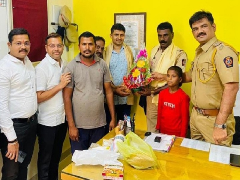 father and daughter meet with Shikrapur police vigilance pune latest news | Pune | शिक्रापूर पोलिसांच्या सतर्कतेने बाप-लेकीची भेट; मुलीला पाहताच वडील गहिवरले