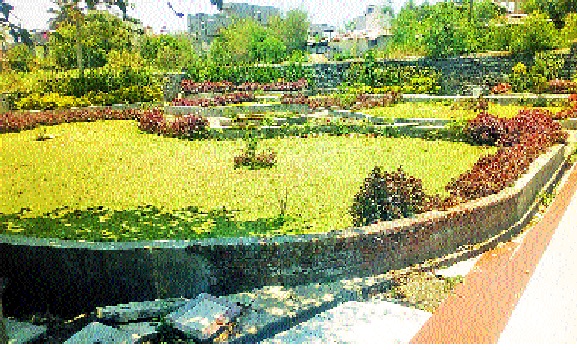  Demand for deprived government land from Shirala town garden: Morning walk by threatening life | शिराळा शहर बगीचापासून वंचित शासकीय जागेची मागणी : जीव धोक्यात घालून मॉर्निंग वॉक