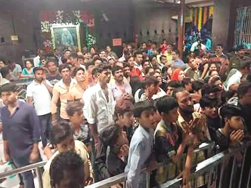 Talk about Saibaba revealed at Dwarkamai in Shirdi | शिर्डी येथील द्वारकामाईत साईबाबा प्रकटल्याची चर्चा