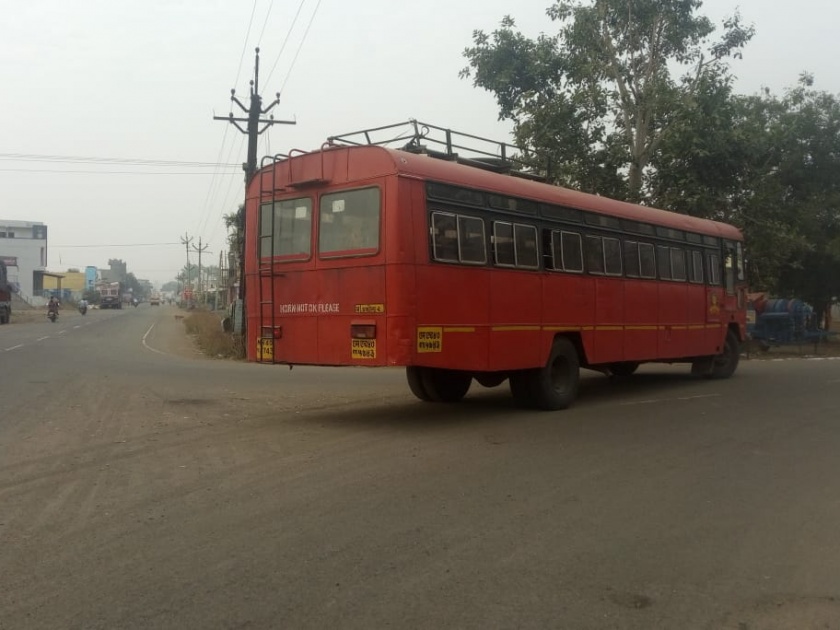 Akola-Parbhani bus not stop at Shirpur | अकोला-परभणी बसफेरीला शिरपूर बसस्थानकाची 'अॅलर्जी' !