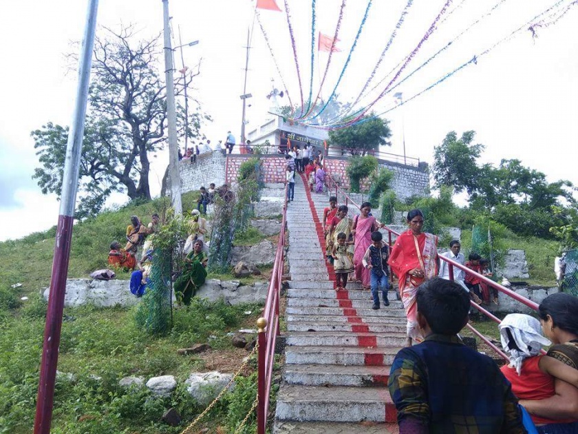 devotees gatherd Jageshwar temple shrawan somwar | श्रावणमासानिमित्त आसेगावच्या जागेश्वर संस्थानमध्ये भाविकांची मांदियाळी