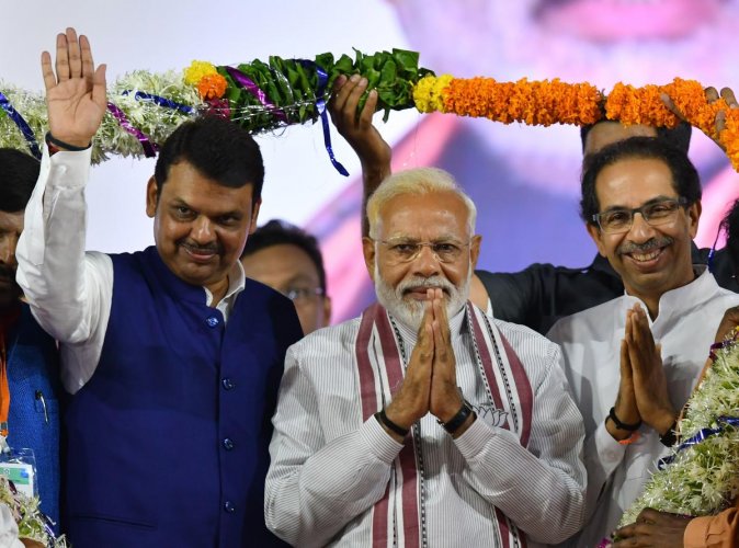 Maharashtra Vidhan Sabha 2019: Alliance will only come if given half the seats Says Shiv Sena Leader Diwakar Rawate | Vidhan Sabha 2019: 'आघाडीचं ठरलं मात्र युतीचं घोडं अडलं; निम्म्या जागा दिल्या तरच युती अन्यथा...