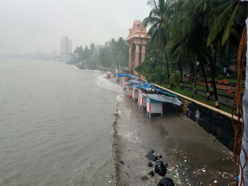 okhi cyclone hits mumbai | Live: ओखी चक्रीवादळ तडाखा : मुंबईसह उपनगरात पाऊस सुरू, किनारपट्टी परिसरात सतर्कतेचा इशारा