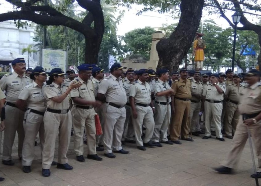 Police Bandobast at Shivaji Park for the grand ceremony of the oath | शपथविधीच्या ग्रँड सोहळासाठी शिवाजी पार्कला पोलिसांचे सुरक्षा कवच