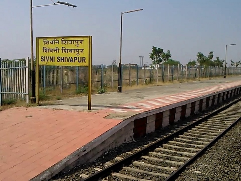 Akola: There is no road to go to Shimini-Shiva Railway Station! | अकोला : शिवणी-शिवर रेल्वेस्थानकावर जाण्यासाठी रस्ताच नाही!