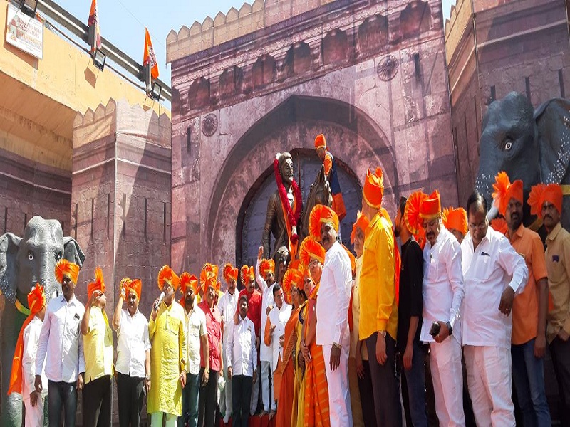 Shiv Sena celebrated Shiv Jayanti at Kranti Chowk | क्रांती चौकात शिवपूजनाने शिवसेनेतर्फे तिथीनुसार शिवजयंती साजरी
