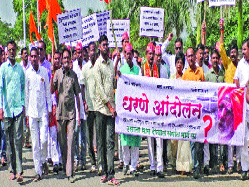 movement of Shiv Sena at Bhimashankar Sugar factory | भीमाशंकर कारखान्याकडून शेतकऱ्यांची धूळफेक, कारखानास्थळावर शिवसेनेकडून आंदोलन