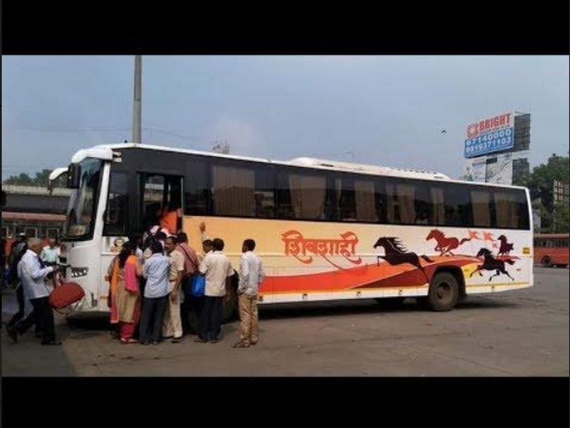 At the ticket price of the Shiv Sena sleeper bus of ST: cut at least Rs 230 to Rs 505 | एसटीच्या शिवशाही स्लीपर बसच्या तिकीट दरात कपात : किमान २३० ते ५०५ रुपये कपात