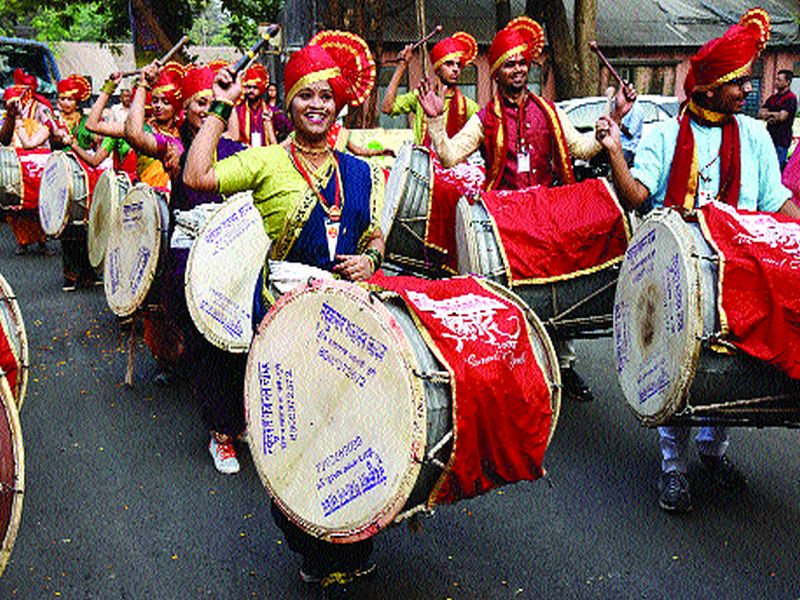 Gudi Padwa 2018: Welcome to the New Year in the Goblet-drum, the Youth Festival | Gudi Padwa 2018 : ढोल-ताशांच्या गजरात नववर्षाचे स्वागत, तरुणांचा जल्लोष लक्षवेधी
